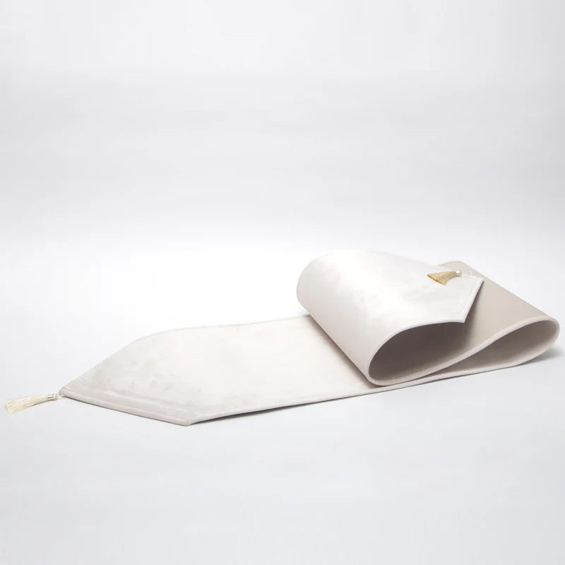 Runner tavola in velluto bianco con nappa
