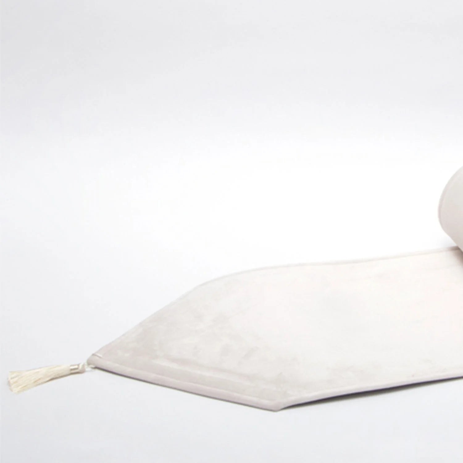Runner tavola in velluto bianco con nappa