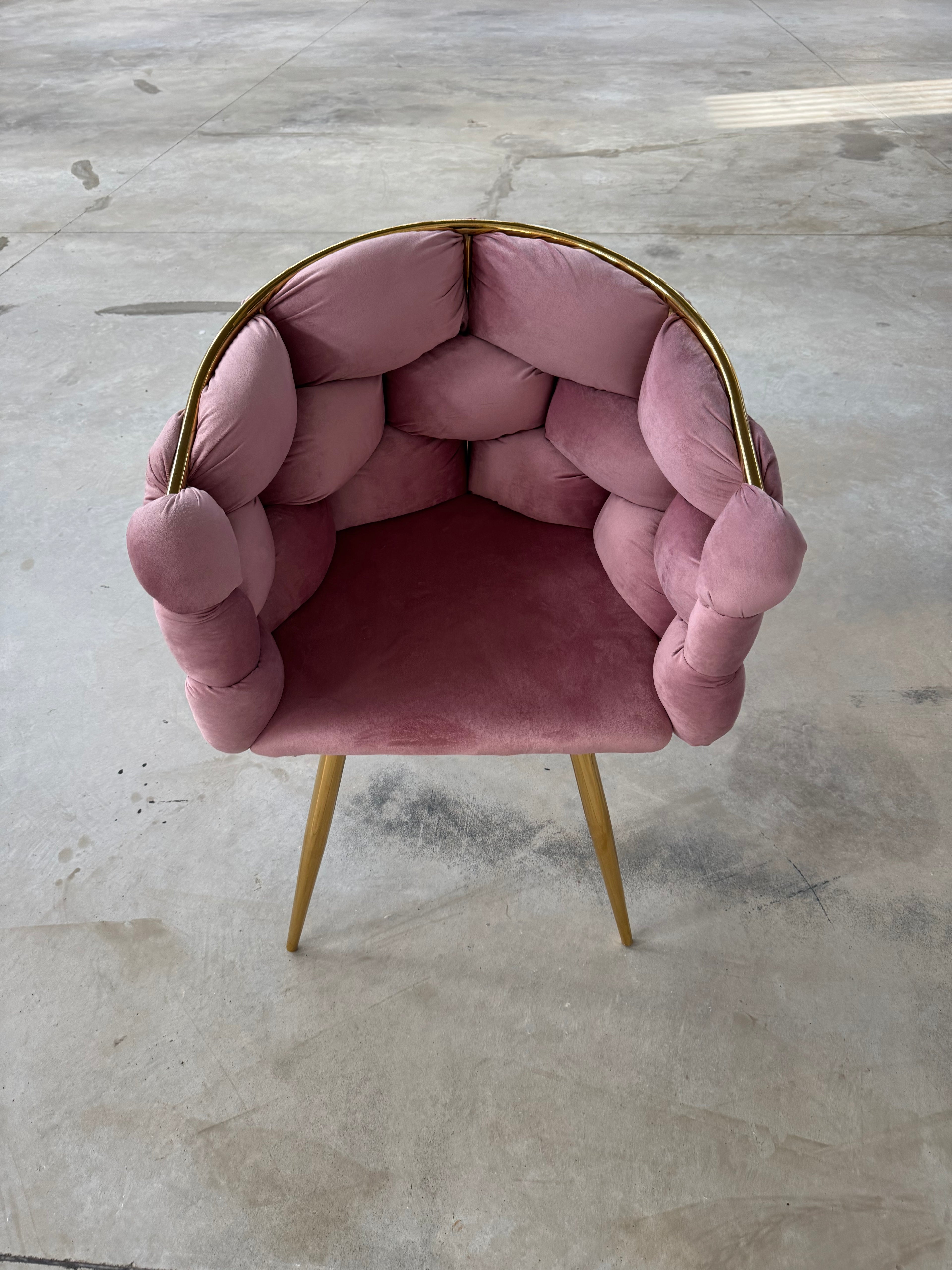 Poltrona imbottita in velluto rosa scuro struttura in oro 80x65x65cm