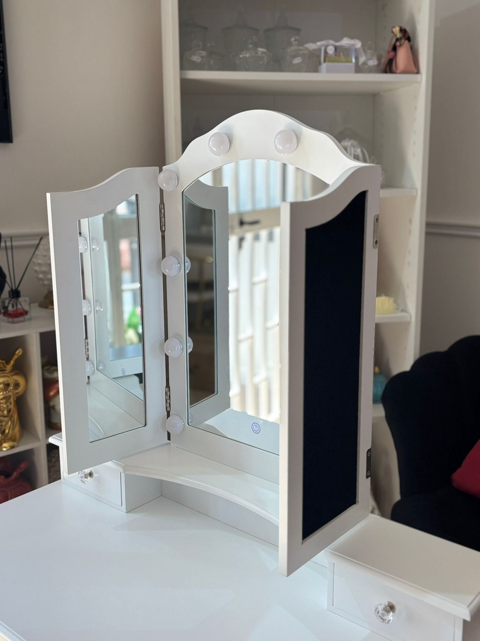 Toletta luci led bianco sedia