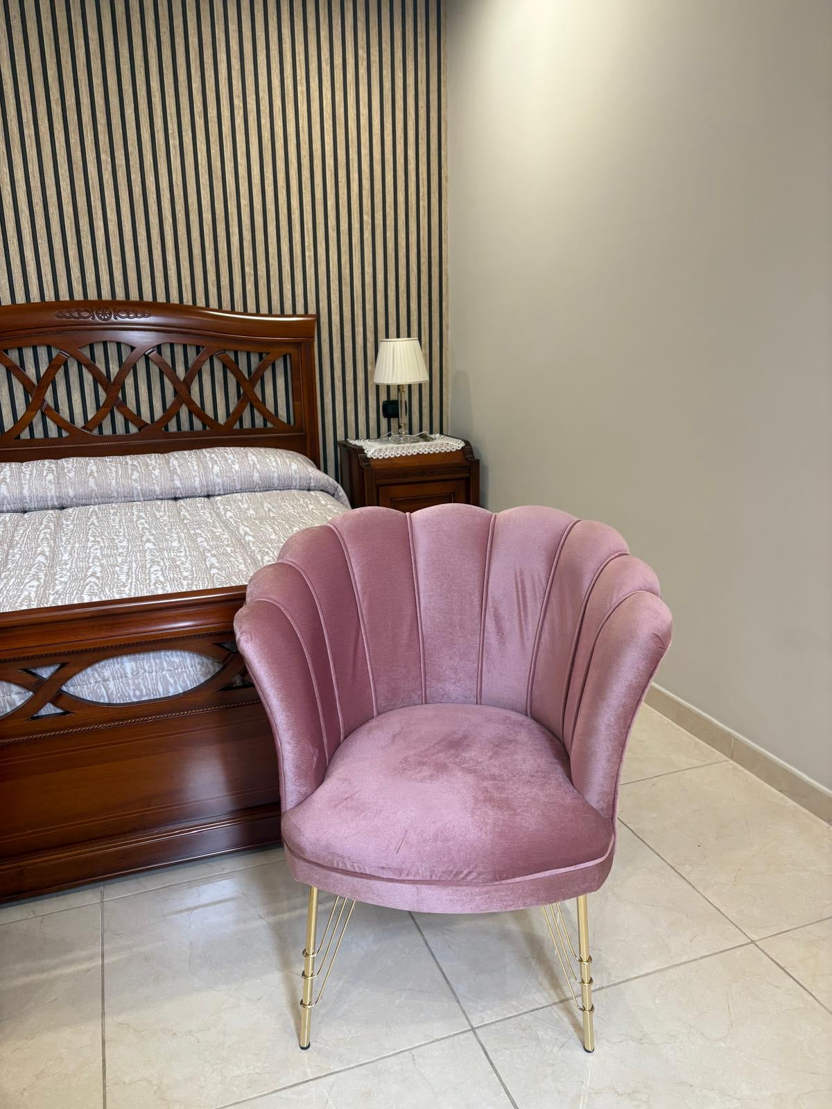Poltrona Petalo in velluto rosa 70x70x82H