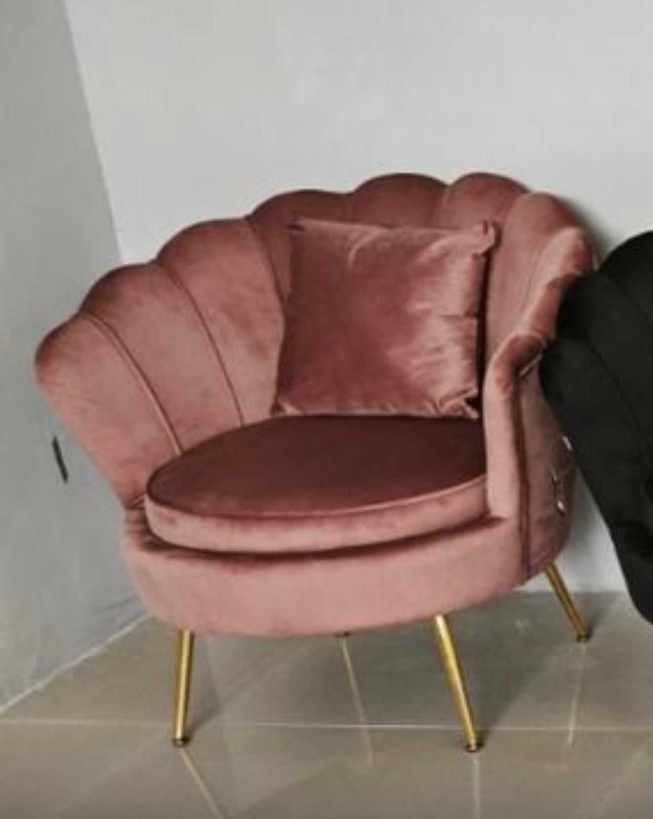 Poltrona a conchiglia rosa antico con cuscino 72X65X76H cm