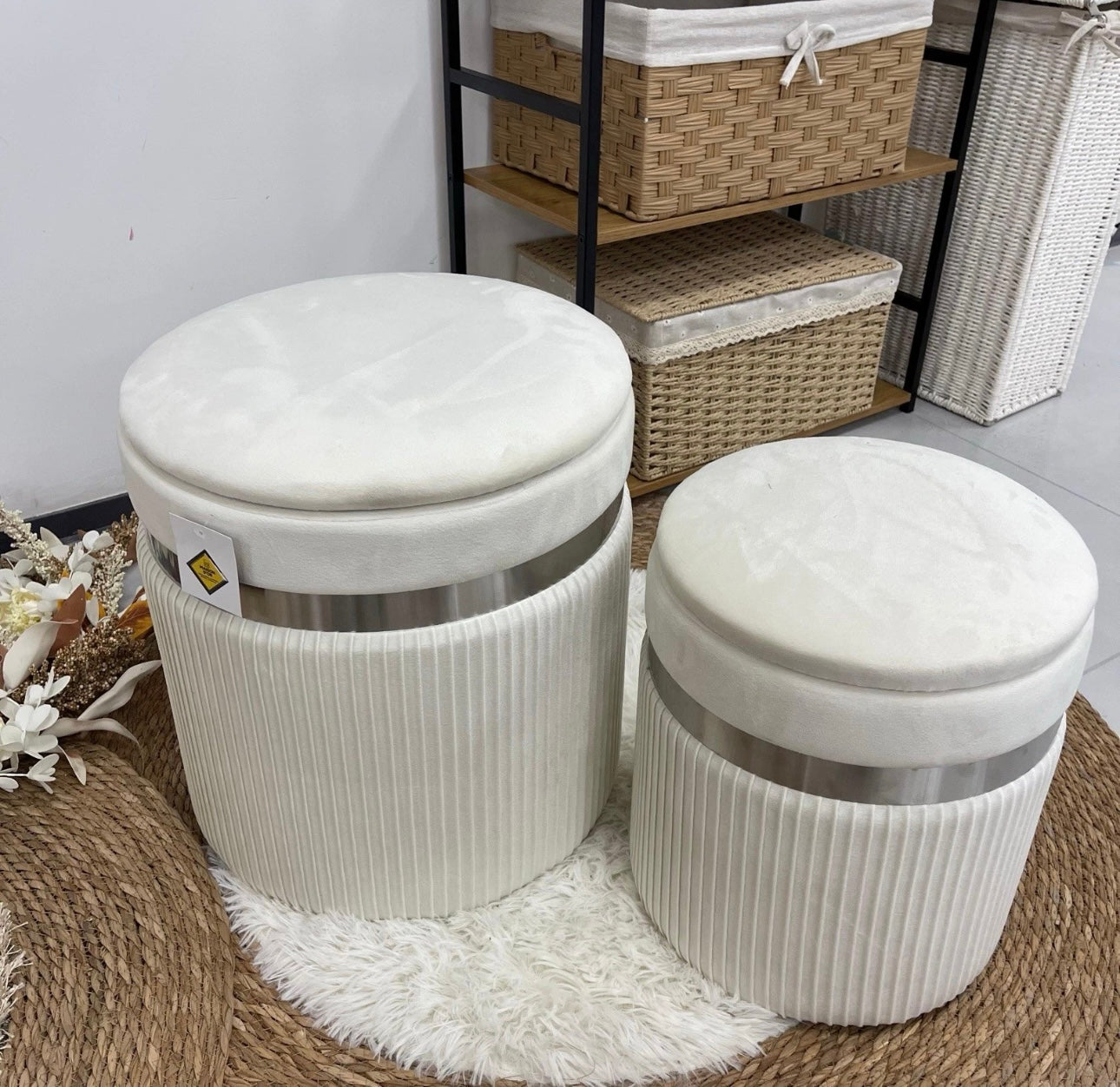 Set due Pouf grande e piccolo in velluto panna linea argento