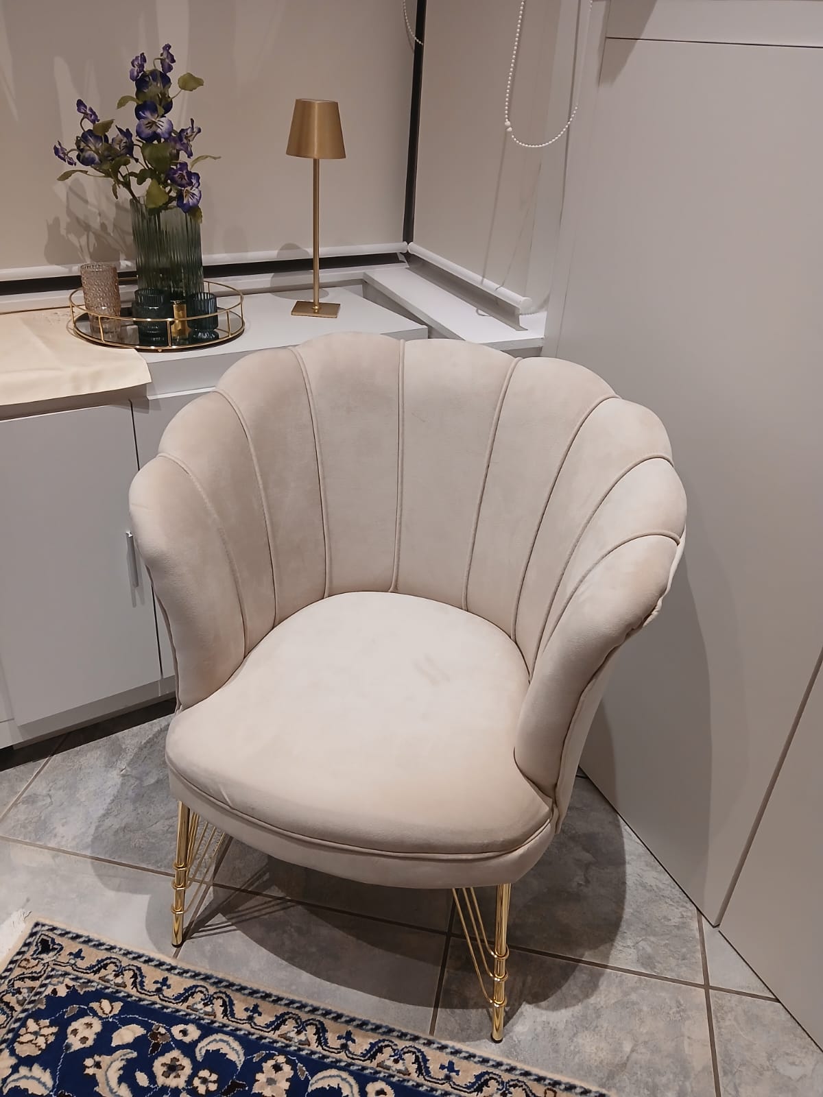 Poltrona Petalo in velluto beige 70x70x82H