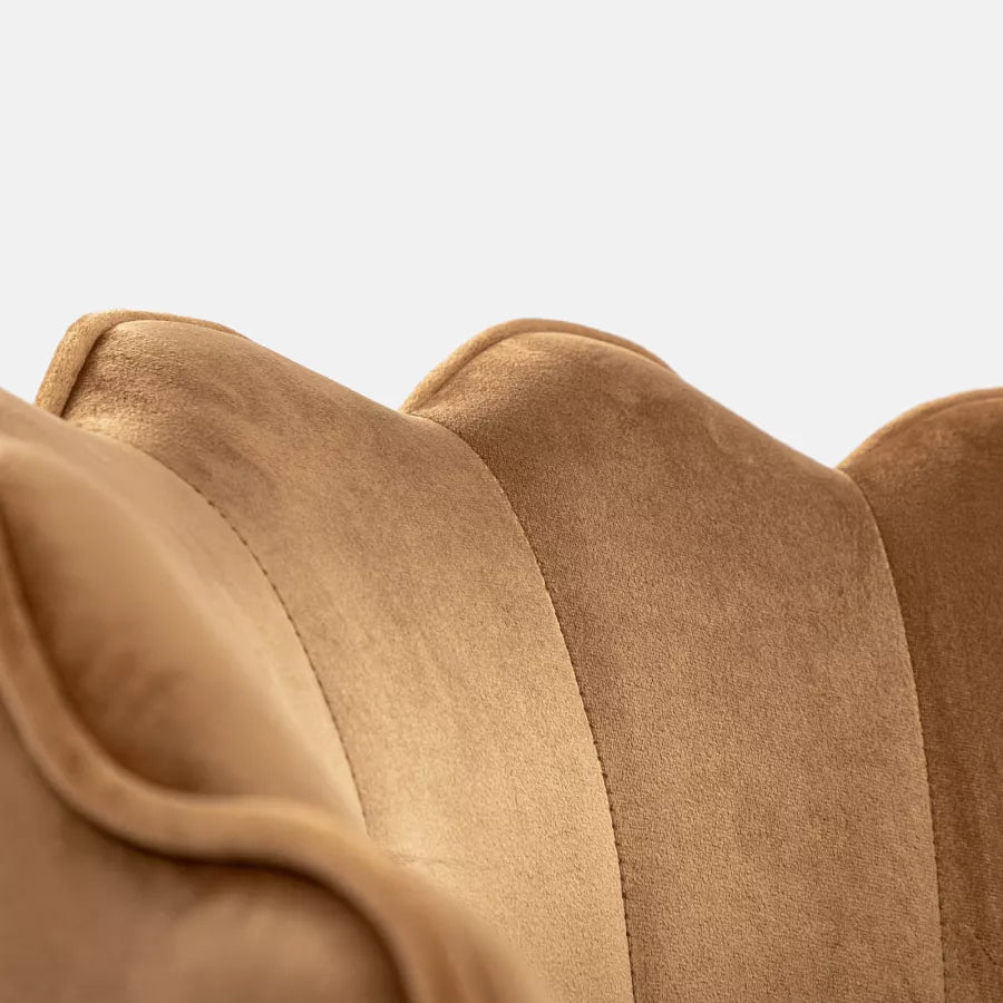 Poltrona in velluto cammello con cuscino 72x65x76h cm