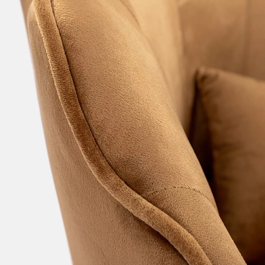 Poltrona in velluto cammello con cuscino 72x65x76h cm