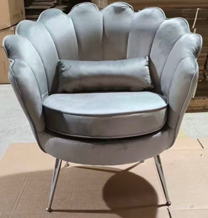 Poltrona in velluto grigio con cuscino 72x65x76h cm