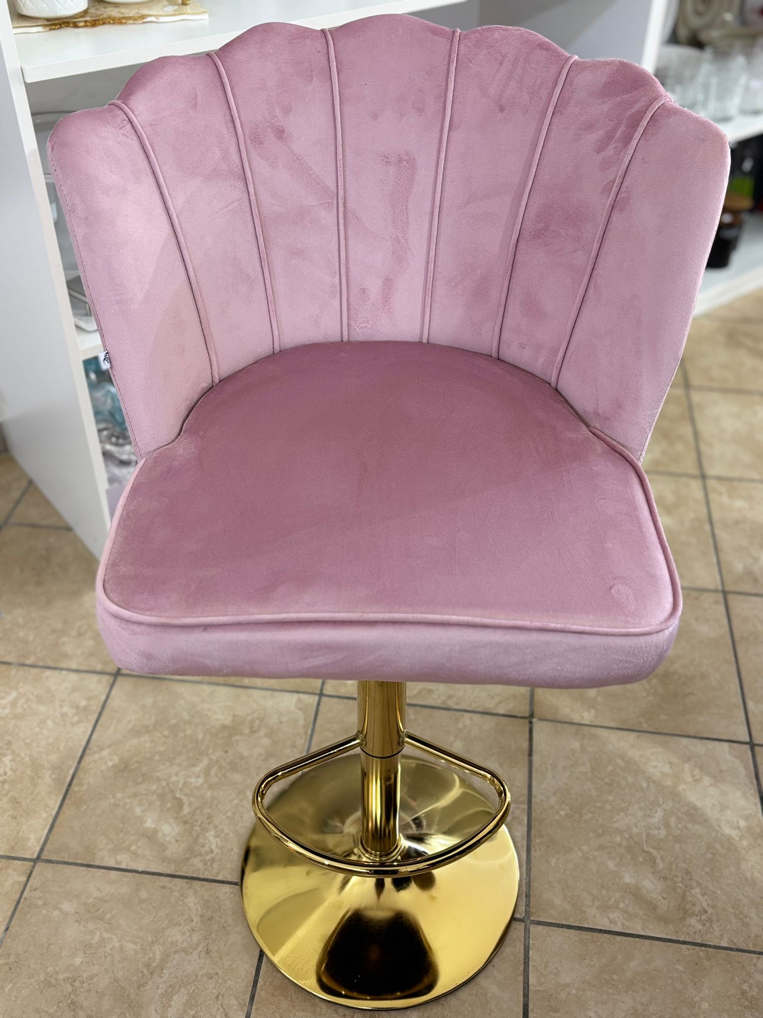 Sgabello girevole in velluto rosa