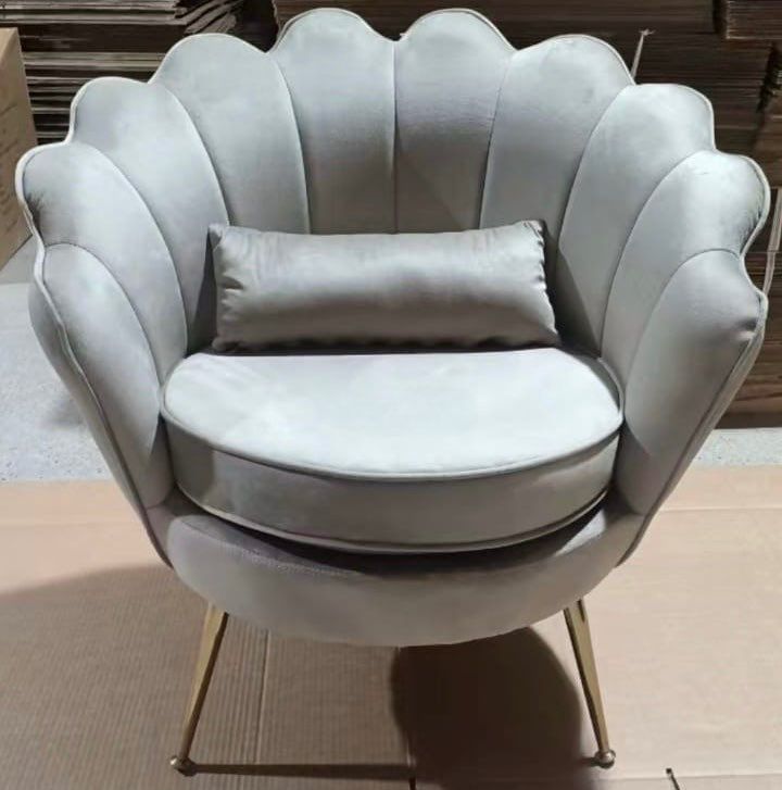 Poltrona in velluto grigio con cuscino 72x65x76h cm