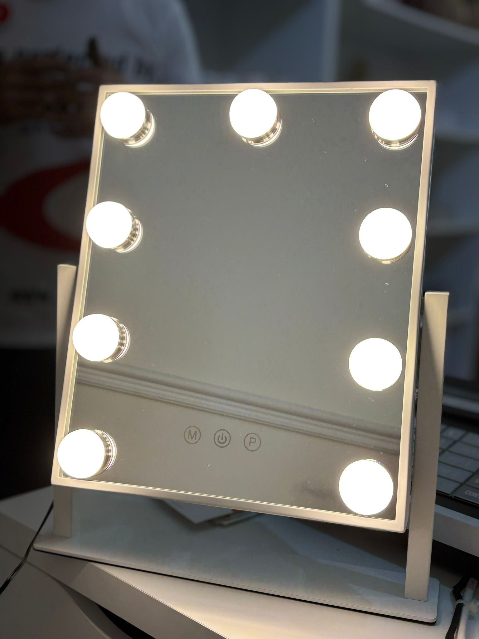 Specchio rettangolare con 9 led e supporto