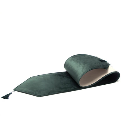 Runner tavola in velluto verde scuro con nappa