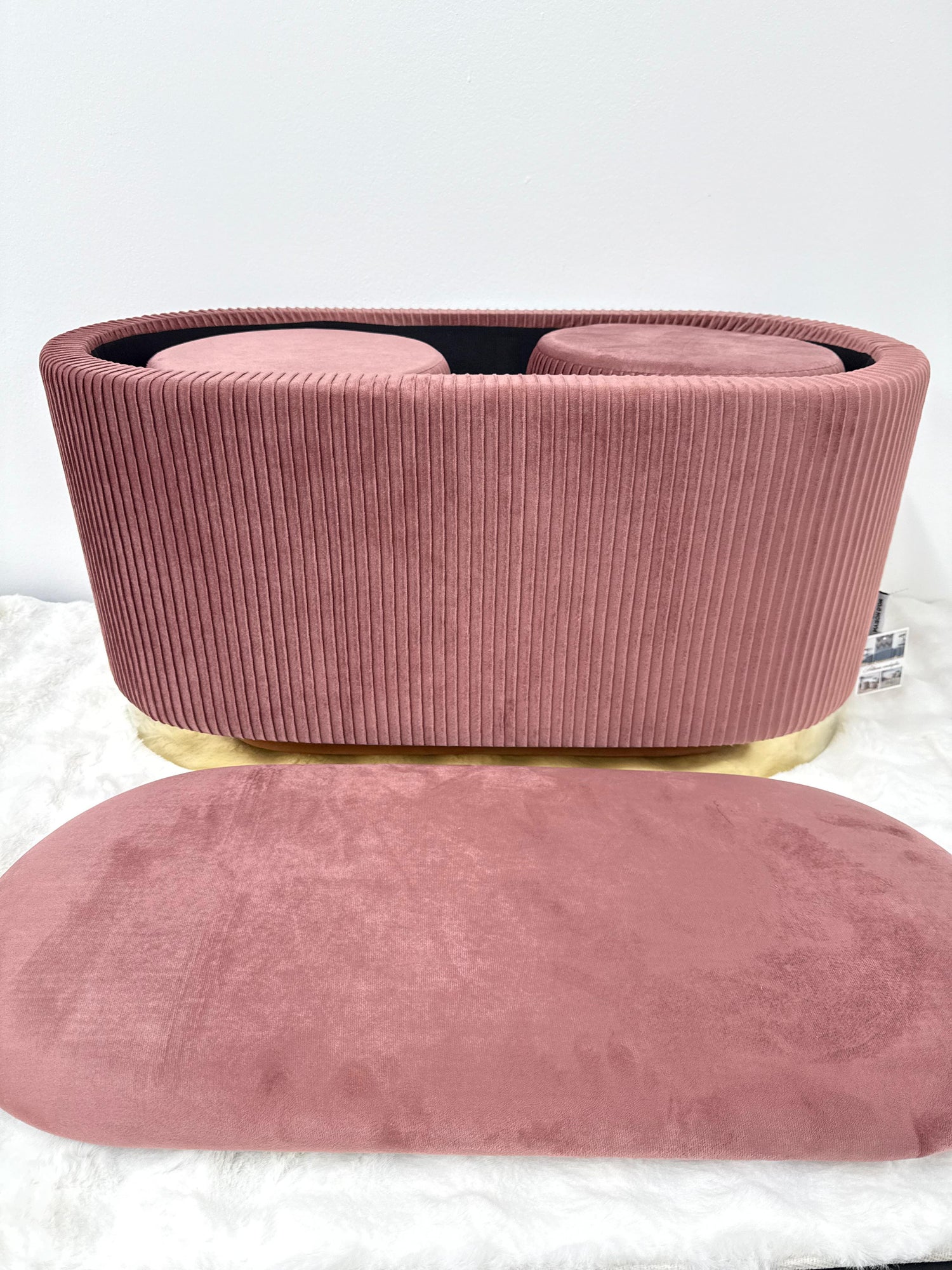 Set 3 pezzi panca con due Pouf in velluto rosa antico