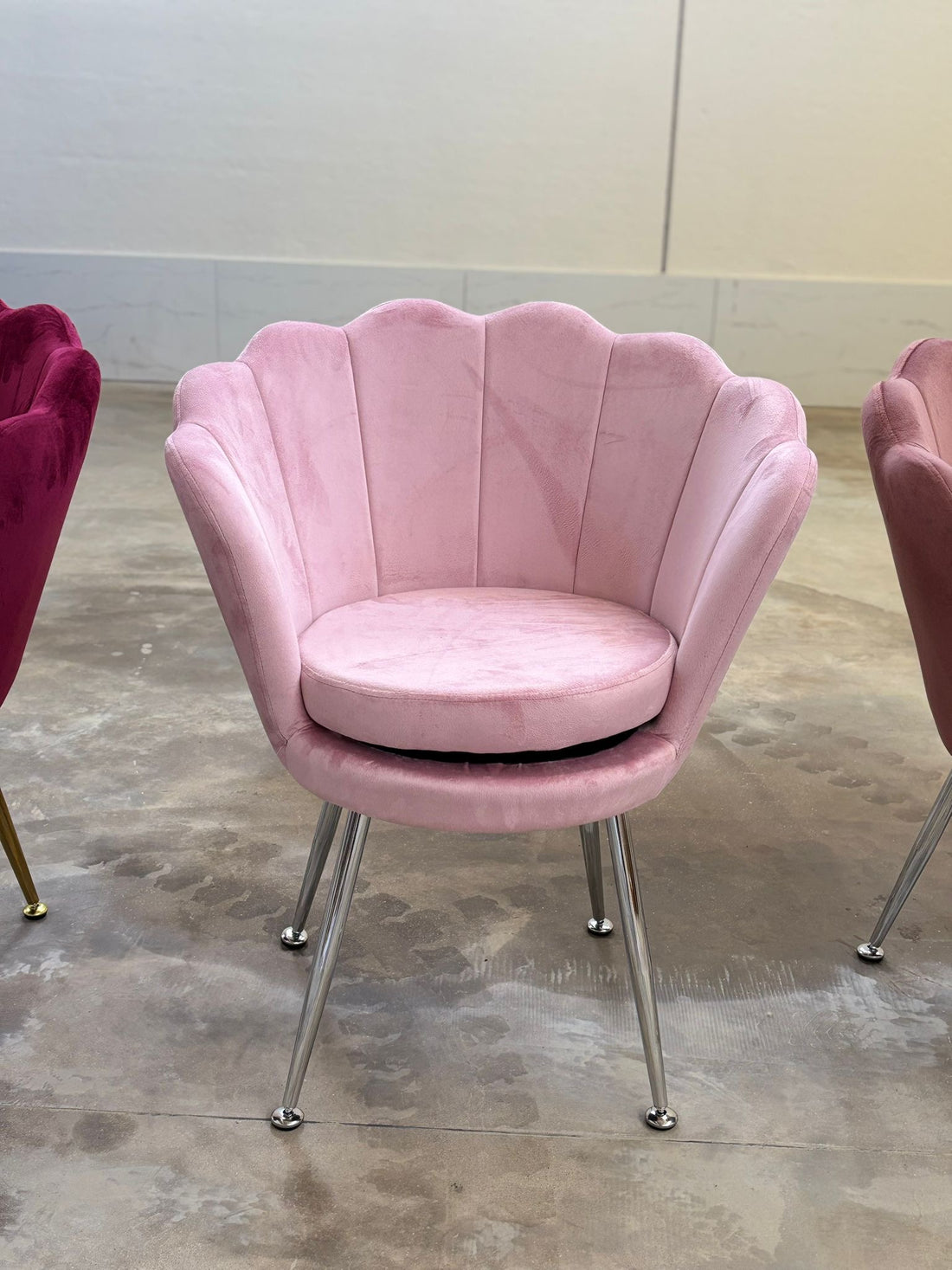 PREORDINE - Poltrona in velluto a conchiglia rosa chiaro