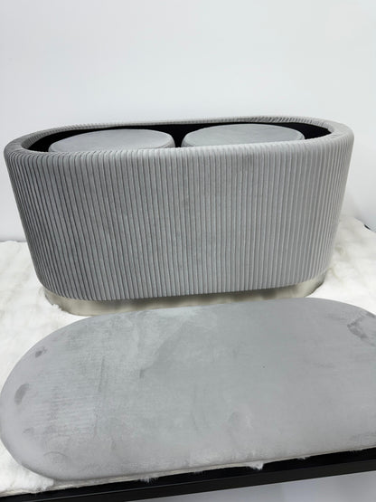 Set 3 pezzi panca con due Pouf in velluto grigio