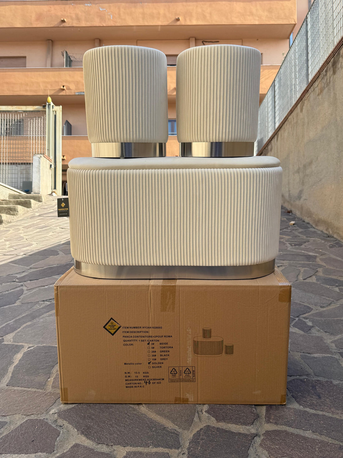 Set 3 pezzi panca con due Pouf in velluto panna