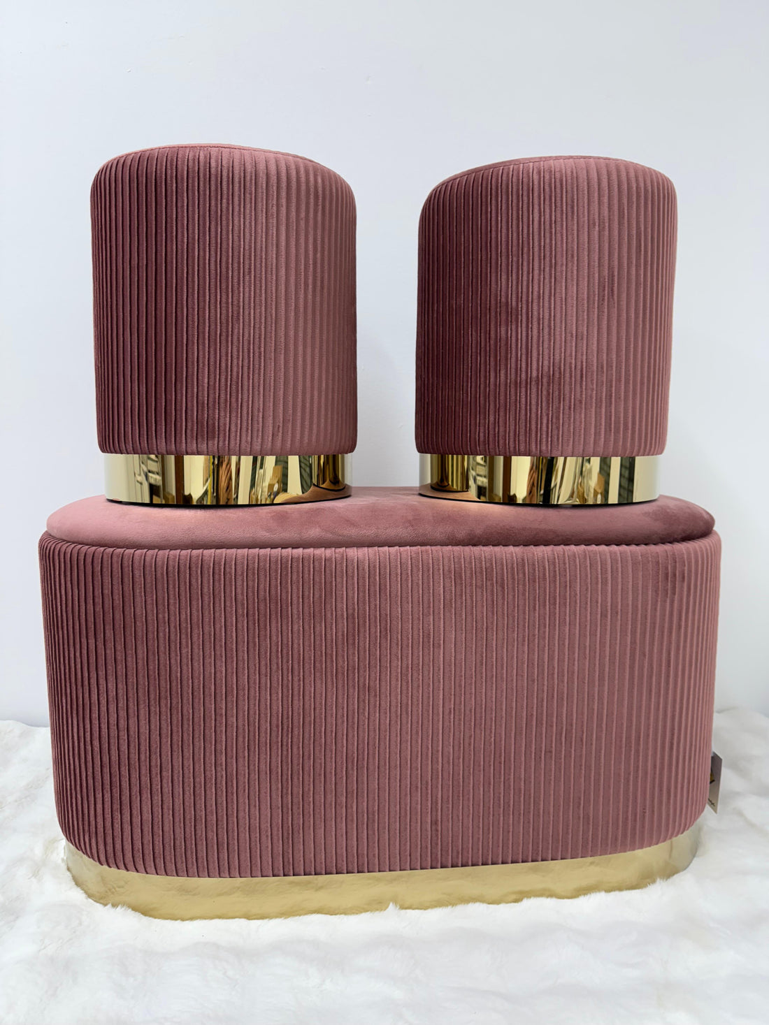 Set 3 pezzi panca con due Pouf in velluto rosa antico