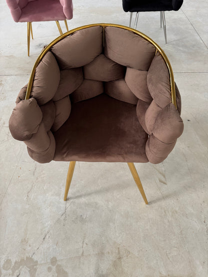 Poltrona imbottita in velluto tortora  struttura in oro 80x65x65cm