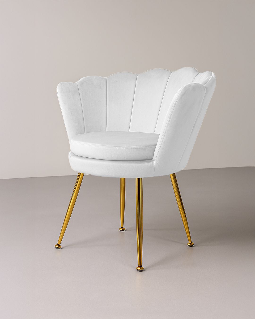 Poltrona in velluto a conchiglia panna