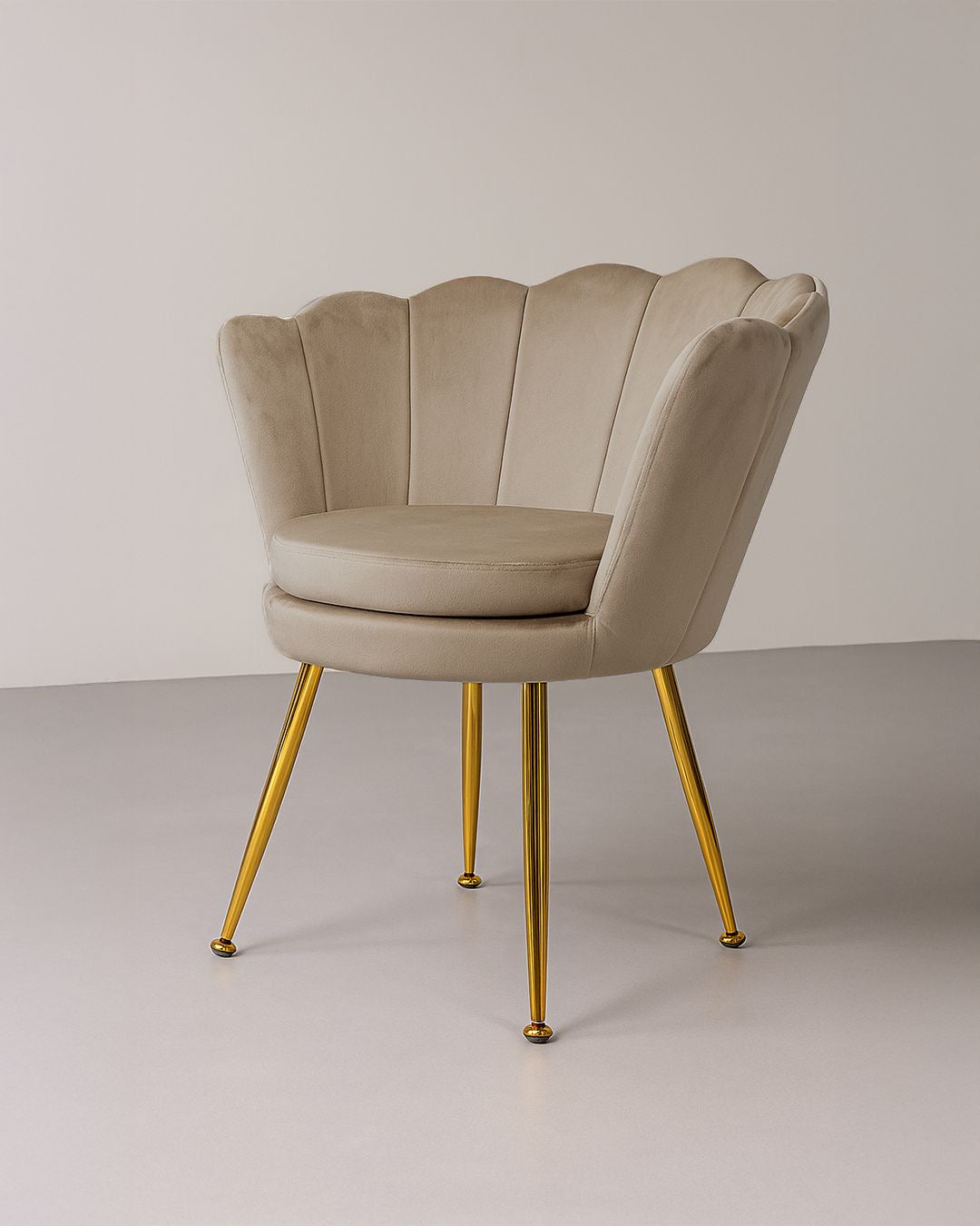 Poltrona in velluto a conchiglia brown