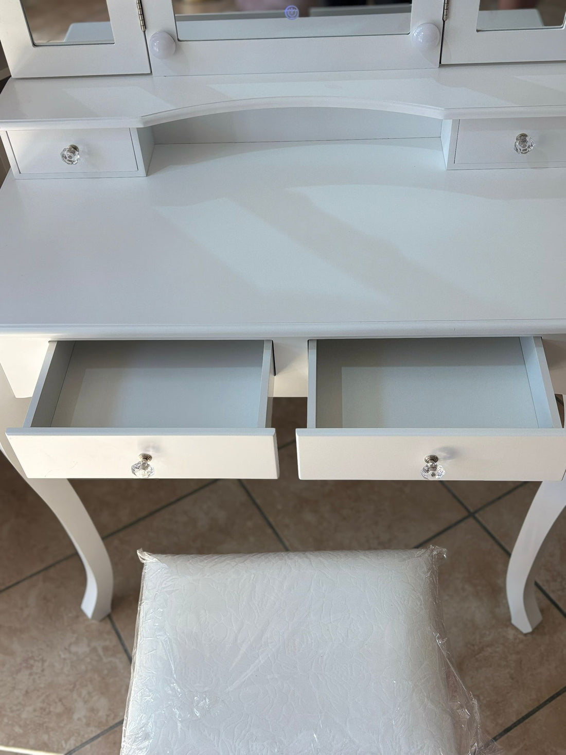 Toletta luci led bianco sedia