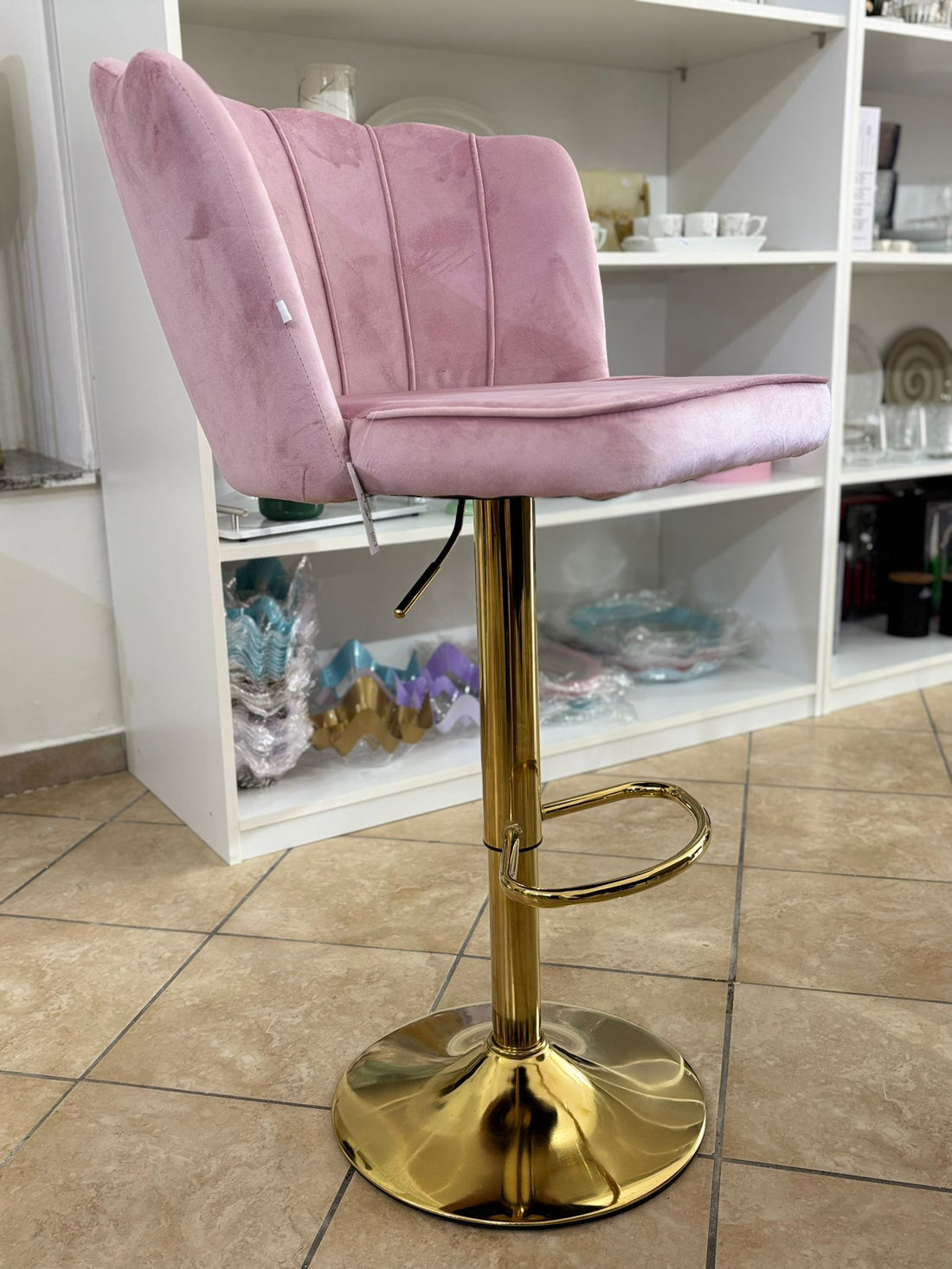 Sgabello girevole in velluto rosa