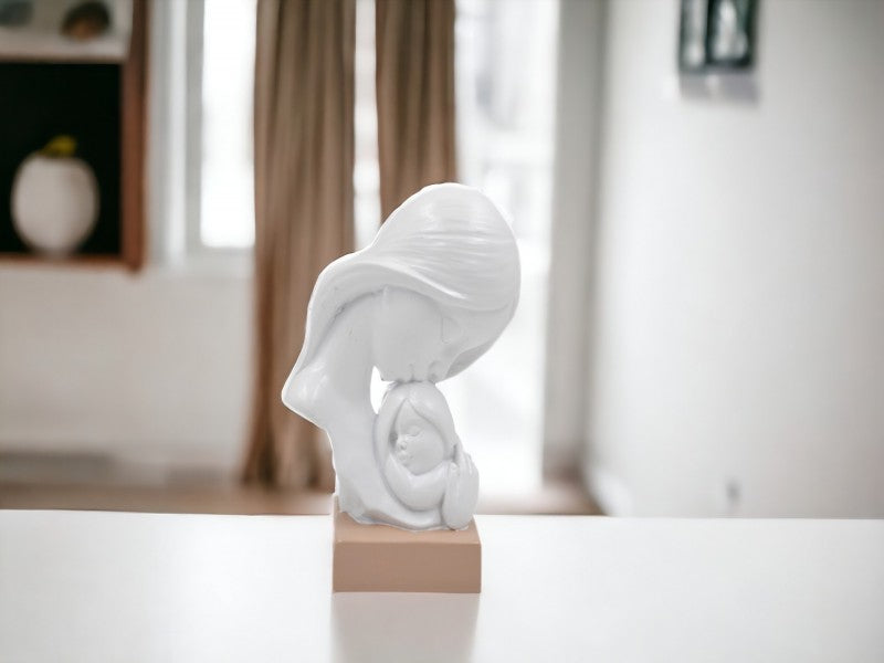 Figura in resina maternità bianco dimensioni 10x16cm