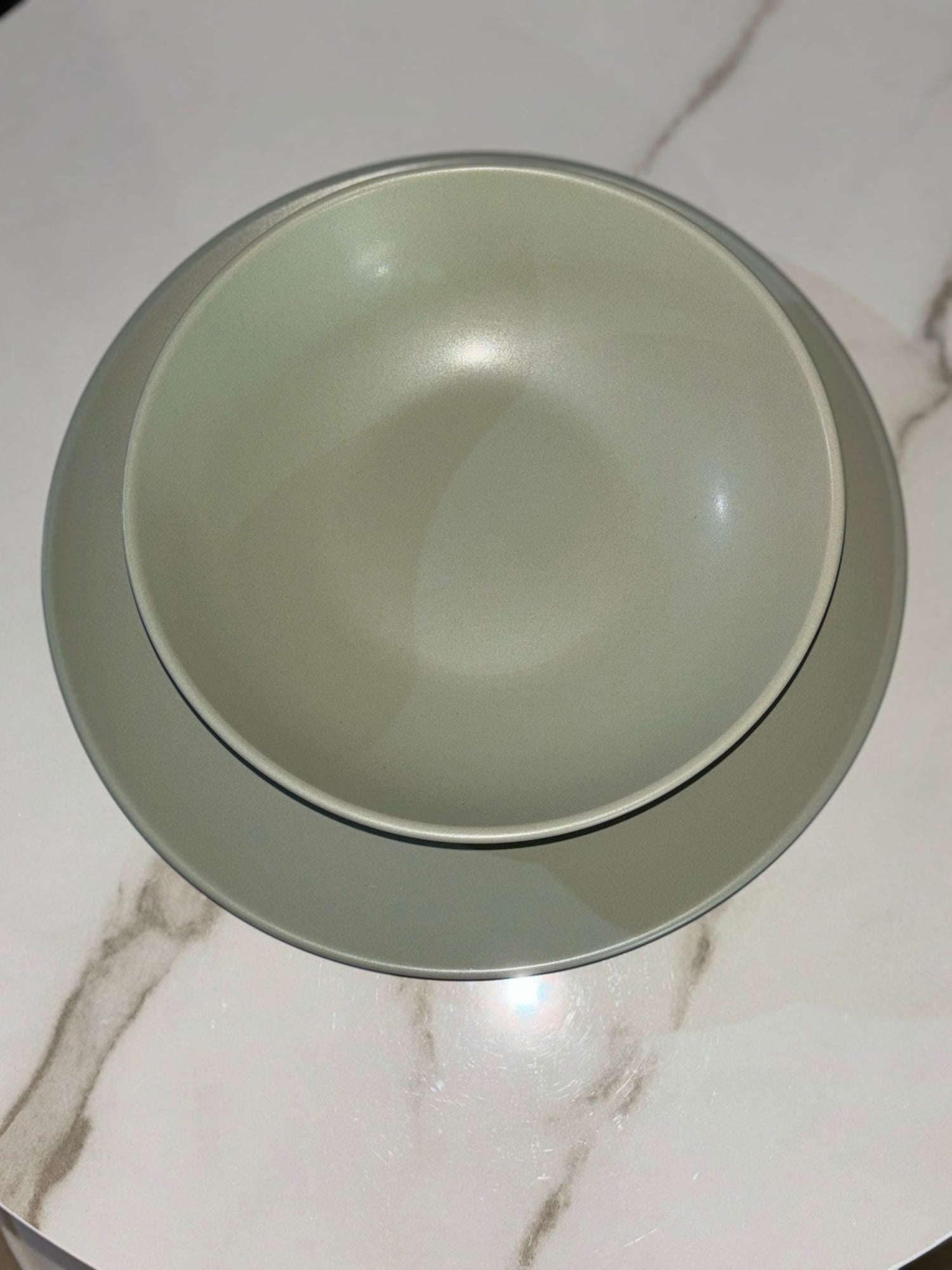 Set di 18 piatti Kilkenny verde salvia opaco
