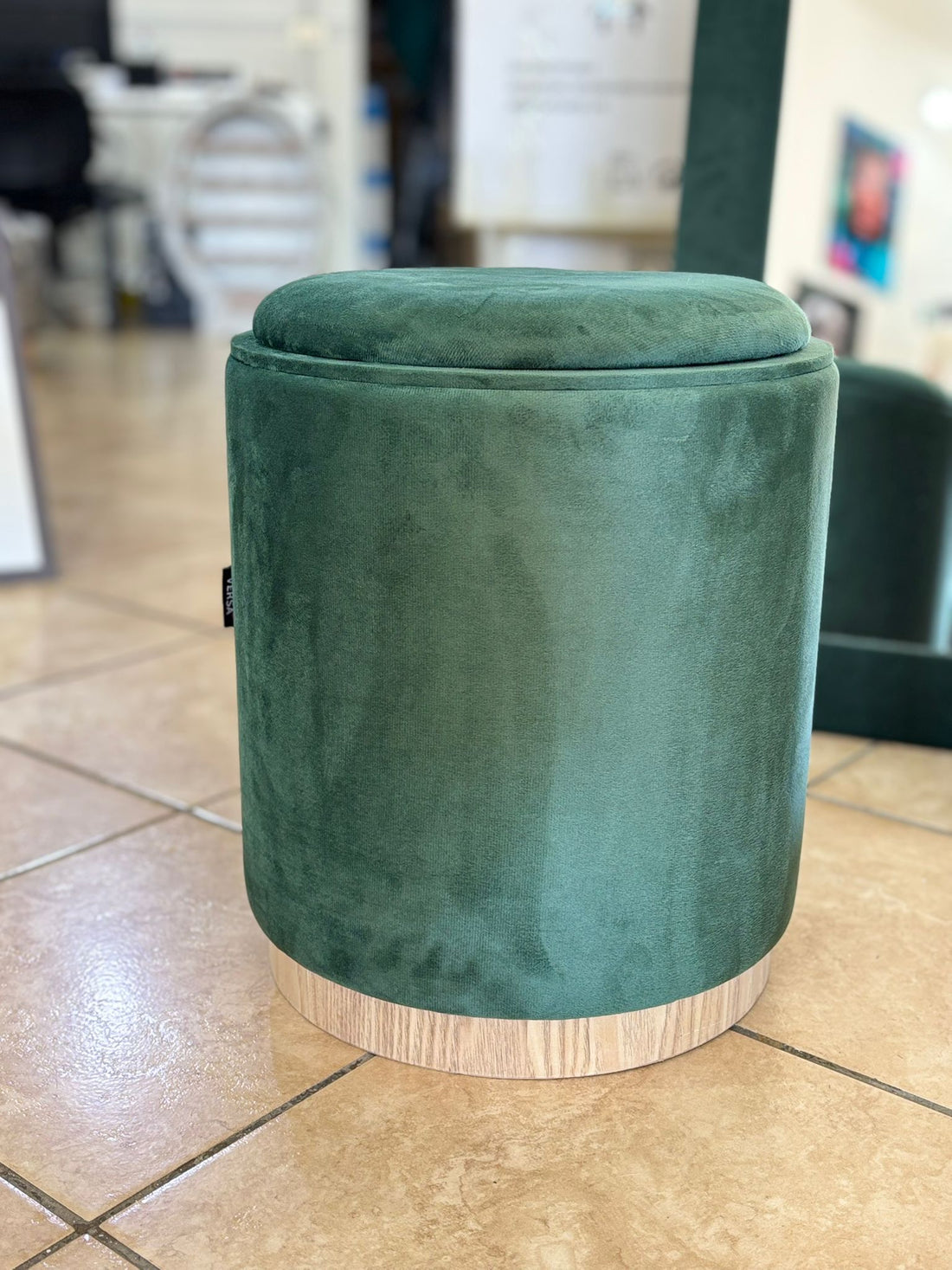 Pouf con storage e vassoio velvet verde
