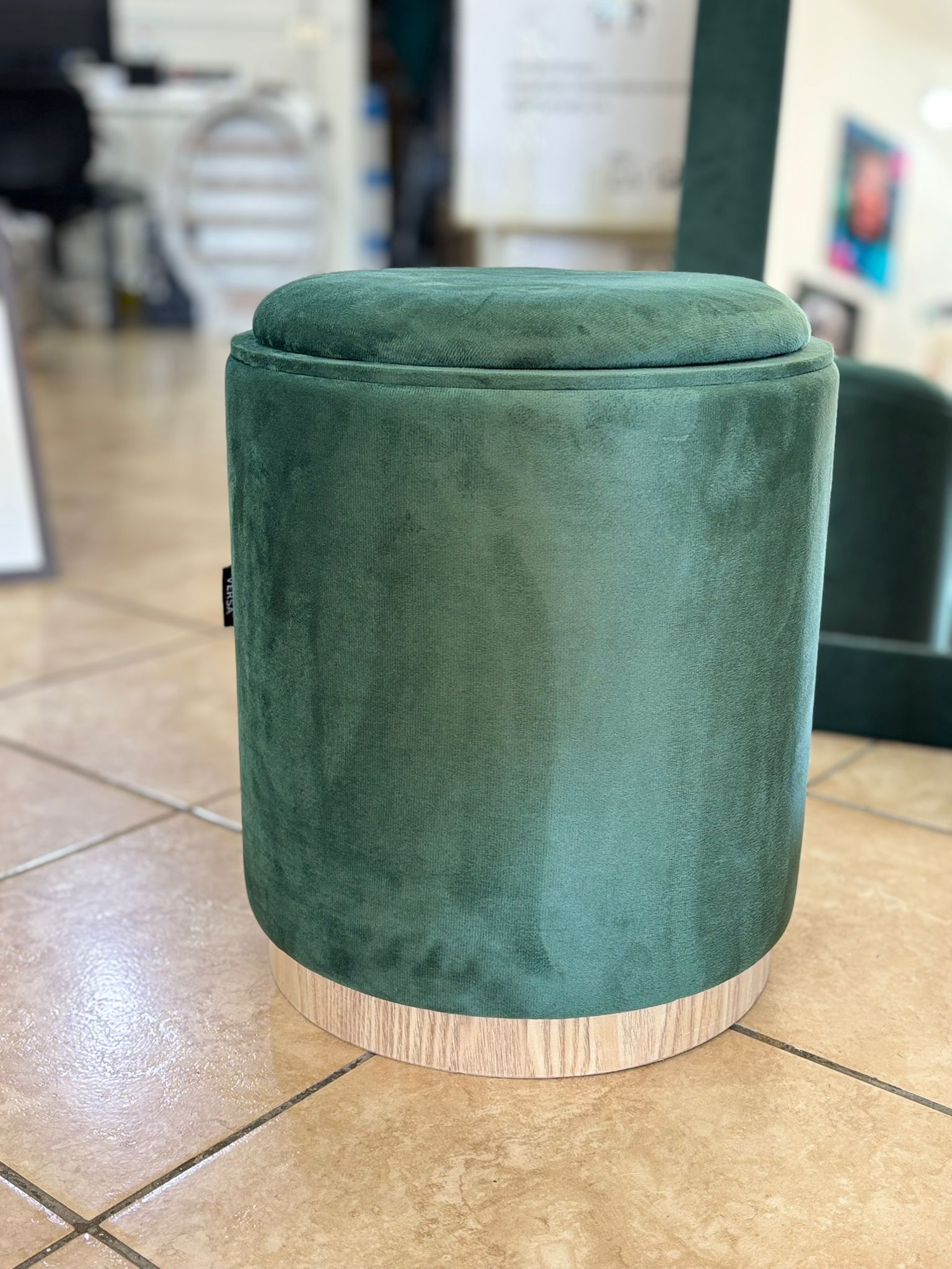 Pouf con storage e vassoio velvet verde