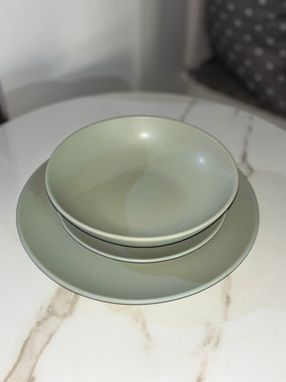 Set di 18 piatti Kilkenny verde salvia opaco