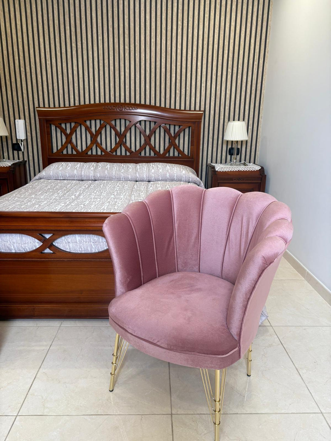 Poltrona Petalo in velluto rosa 70x70x82H