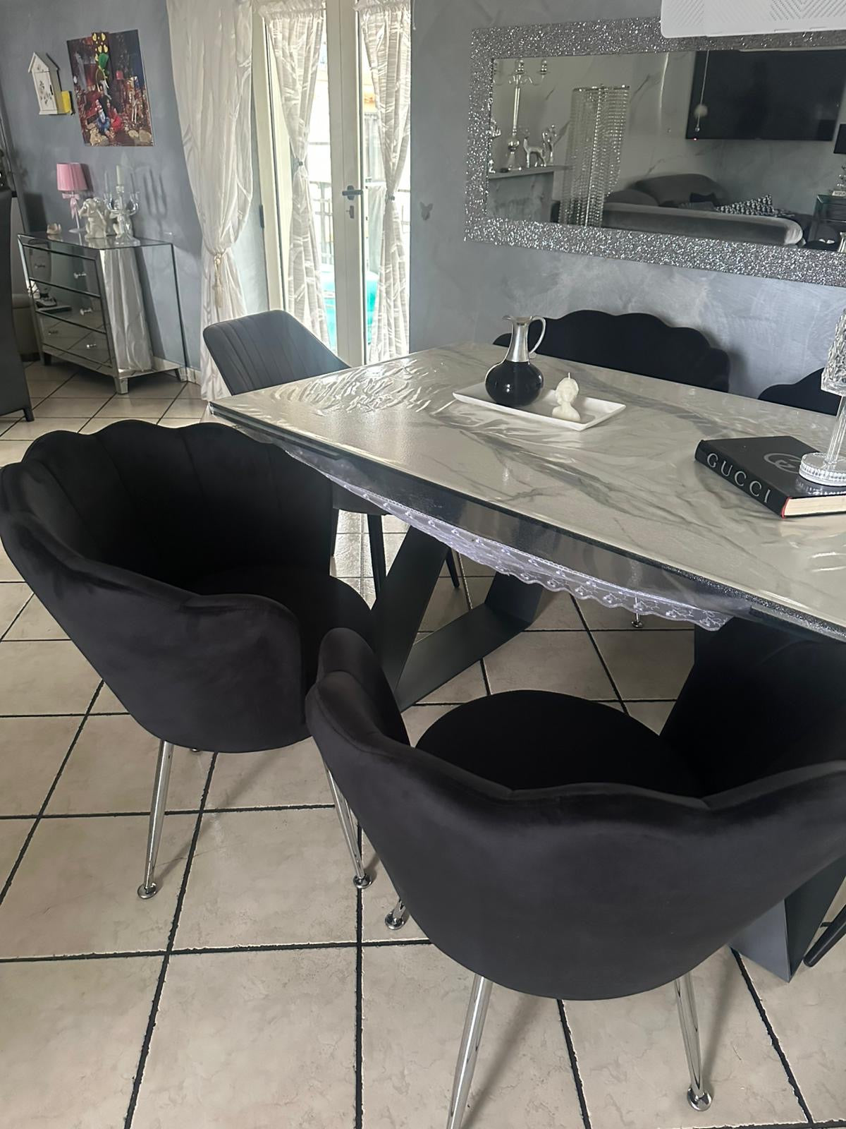 Poltrona in velluto a conchiglia nera