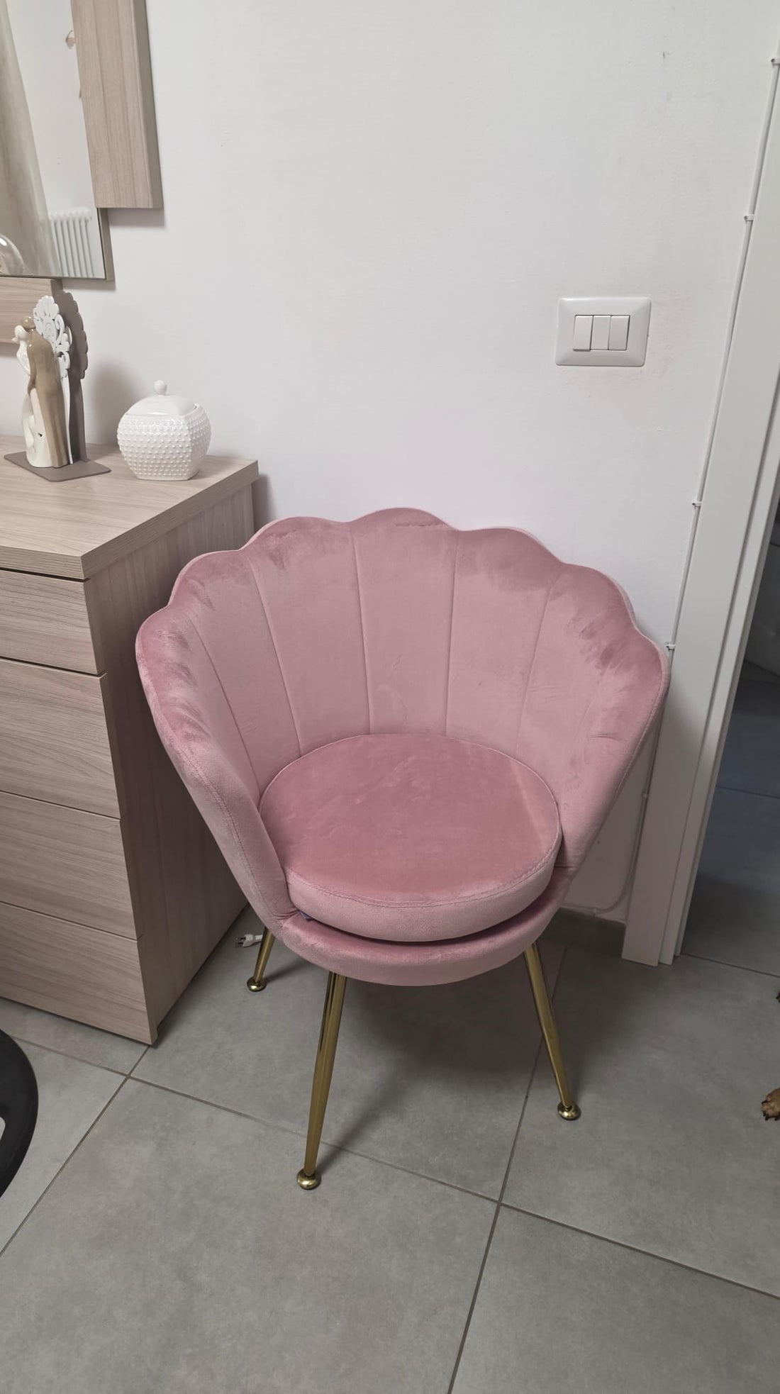 PREORDINE - Poltrona in velluto a conchiglia rosa chiaro