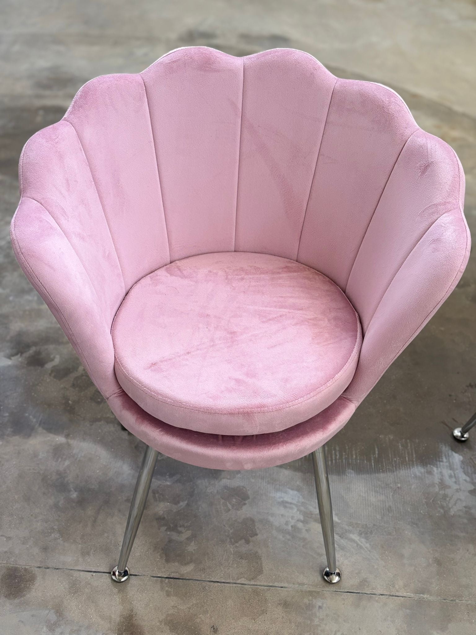 PREORDINE - Poltrona in velluto a conchiglia rosa chiaro