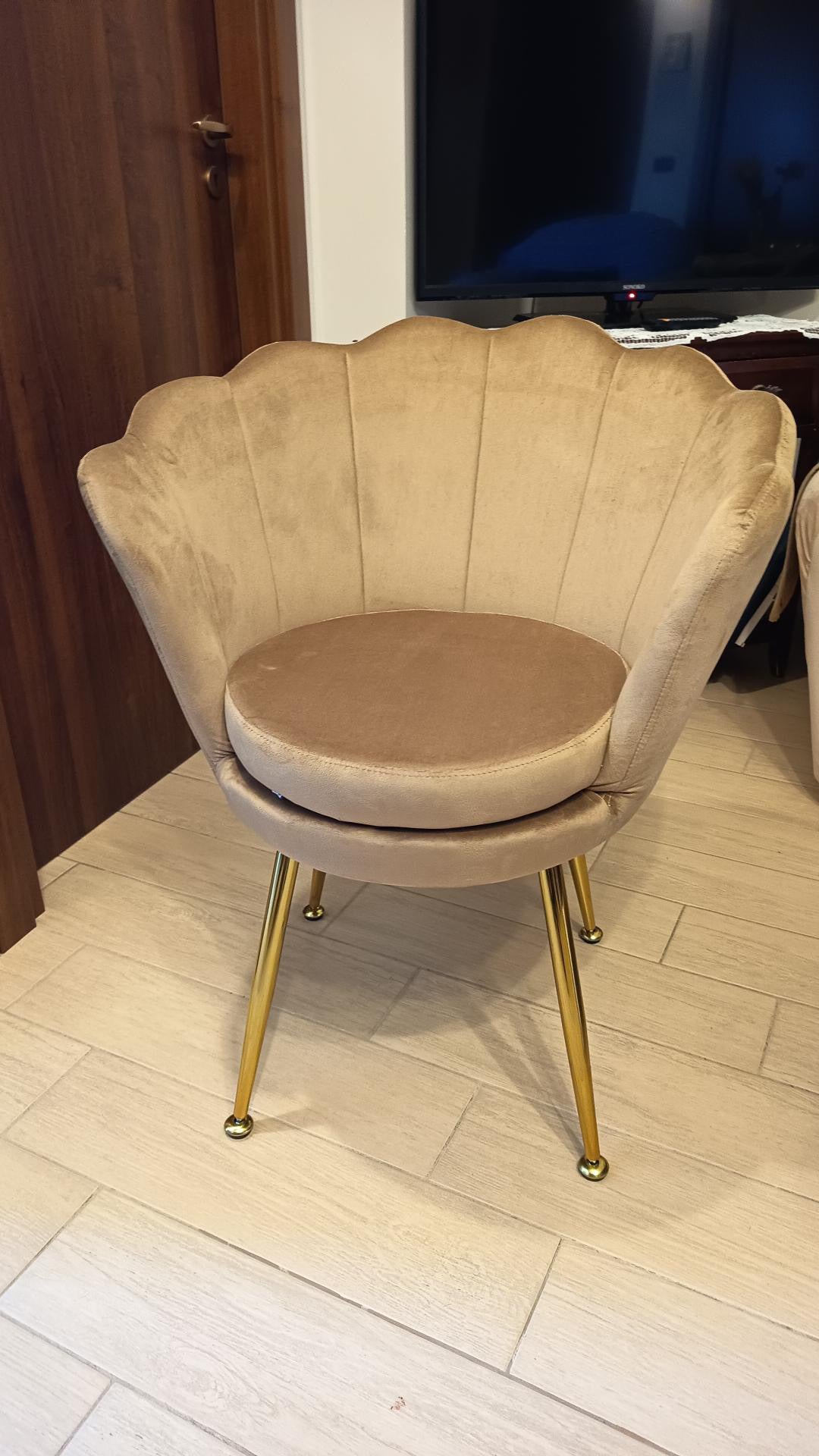 Poltrona in velluto a conchiglia tortora