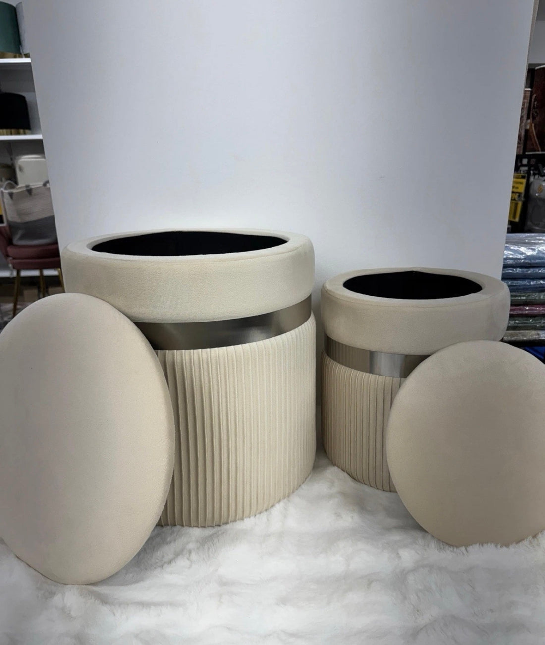 Set due Pouf grande e piccolo in velluto beige linea argento