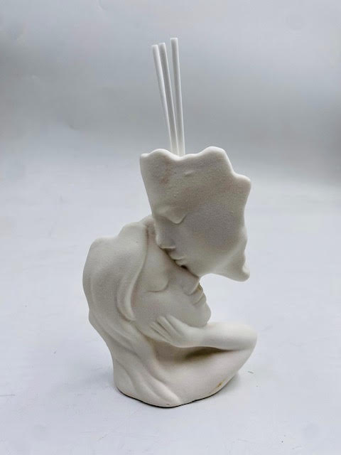 Figura in ceramica profumatore bianco coppia dimensione 11x12cm